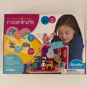 Roominate Studio Wired Building Design Kit 70 Pieces Girls STEM Toy Ages 6+